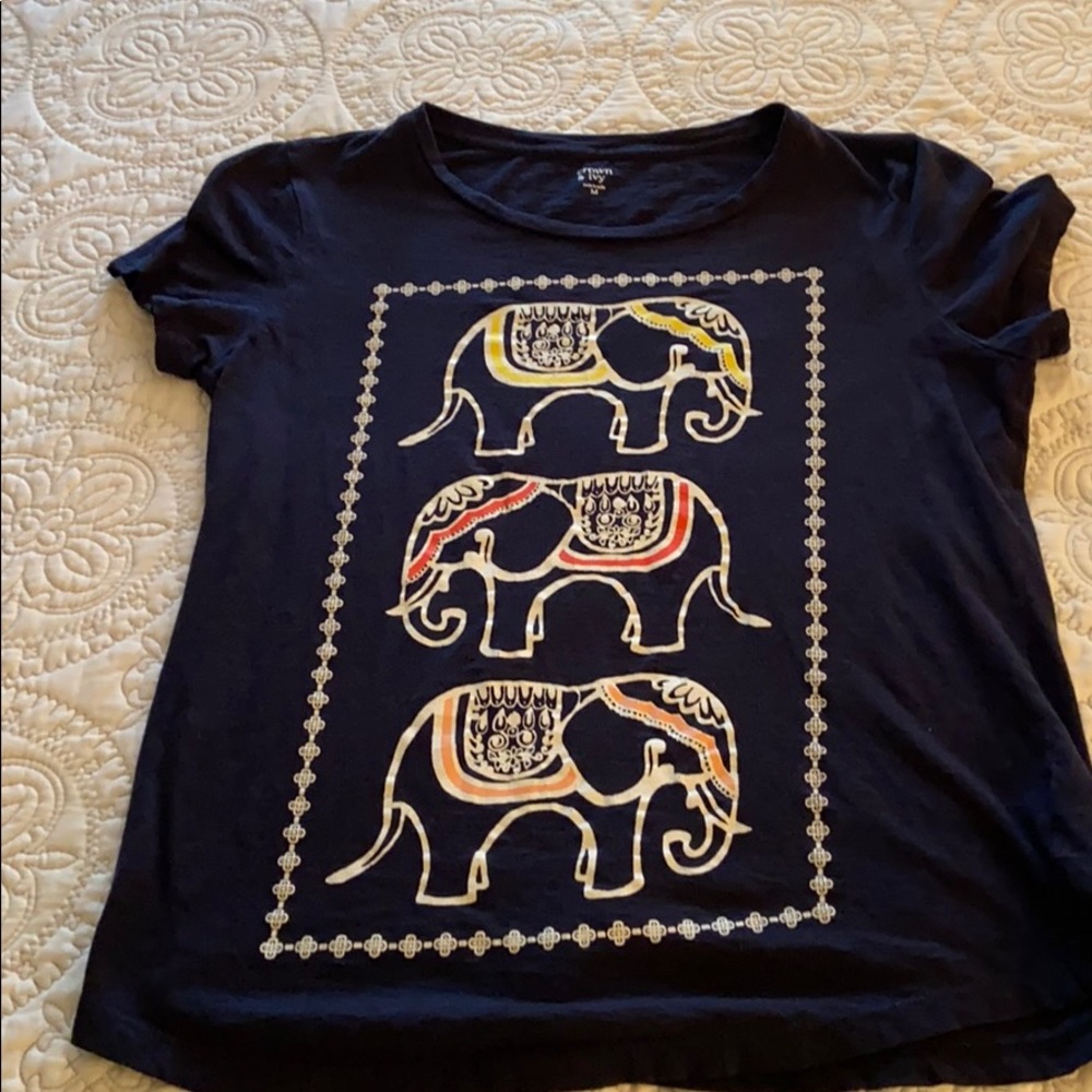 Crown & Ivy Elephant T-Shirt -M